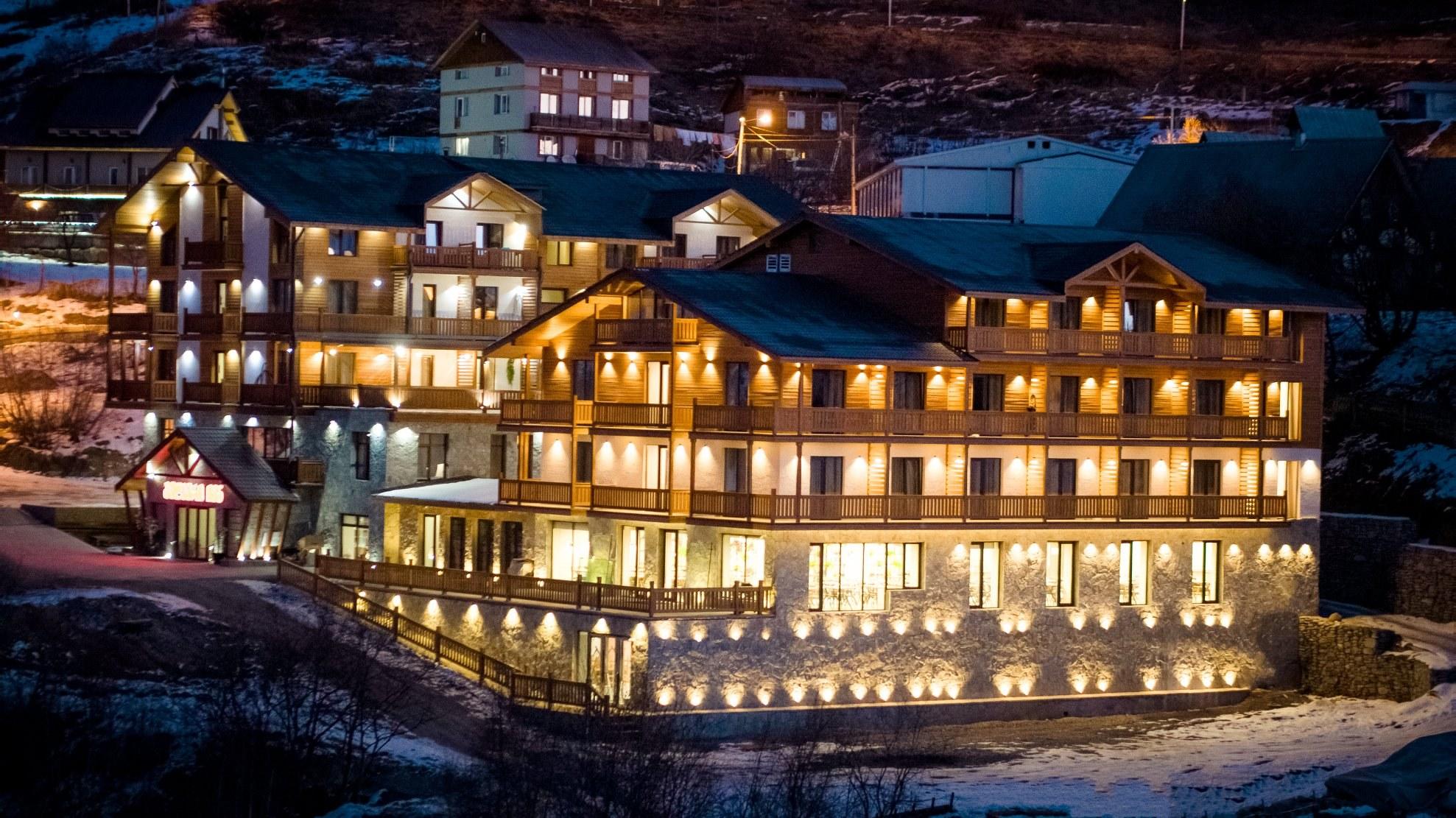 Gudauri Inn Eksteriør bilde The hotel complex at the resort